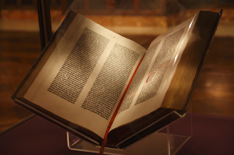 کتاب گوتنبرگ (Gutenberg Bible)